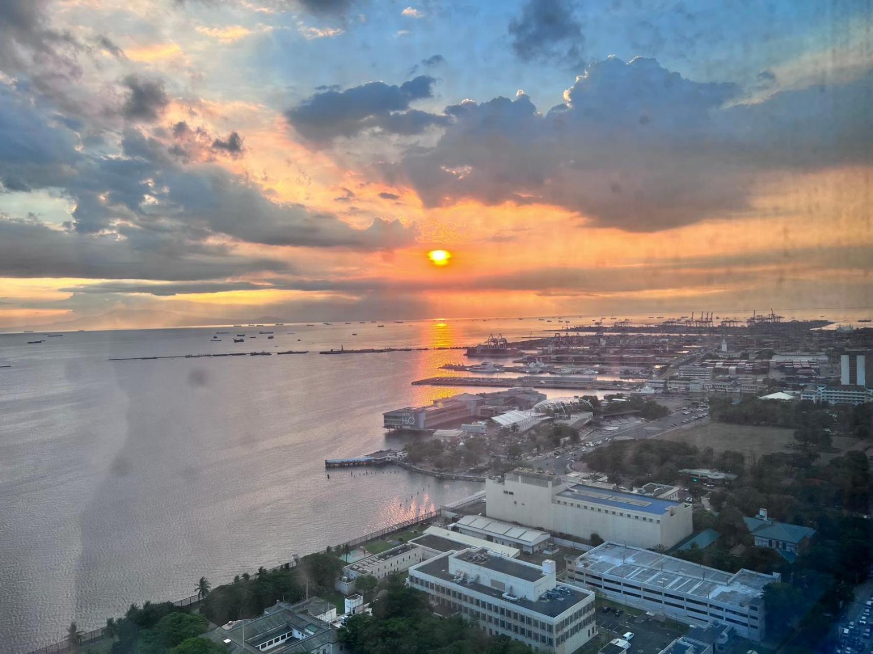 Апарт отель Dreamy Sunset Bay Манила Экстерьер фото